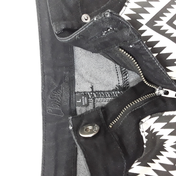 Rare Chiqle denim Architect Aztec design shorts size large - Picture 4 of 8